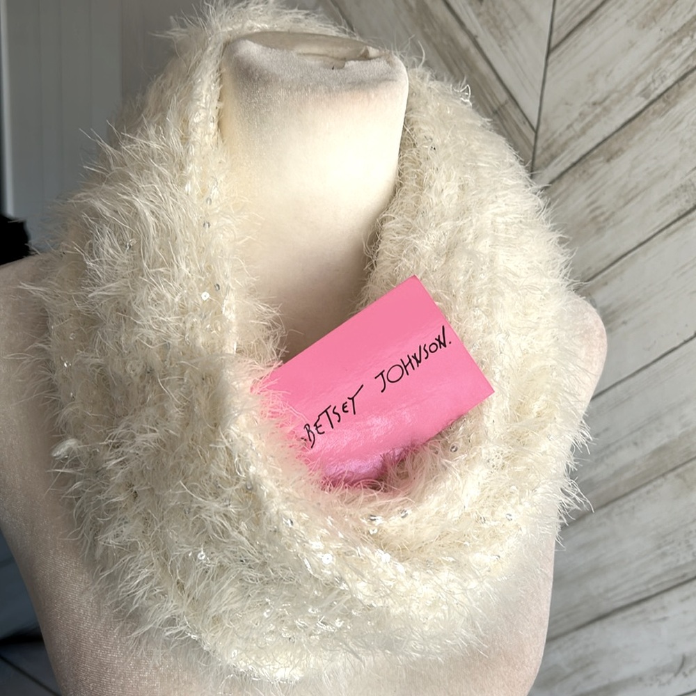 Betsy Johnson Deadstock White Fluffy Silver Sequin Infinity Scarf